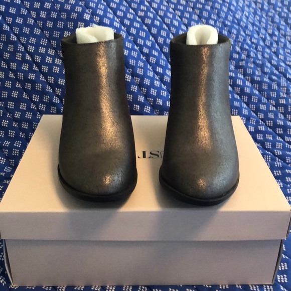 ‼️BRAND NEW‼️ JustFab Metallic Elisha Booties - Picture 3 of 6